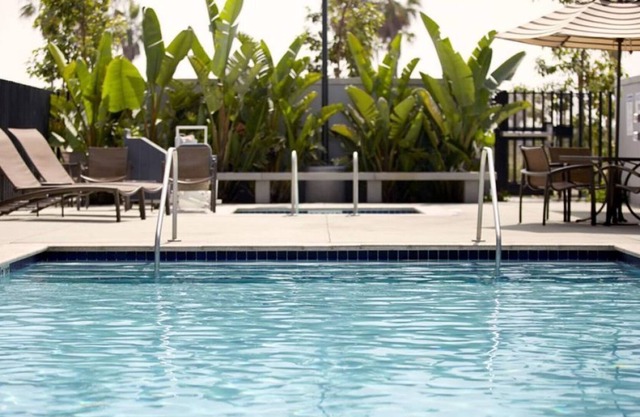Two Elegant Units! Pools, Wi-Fi