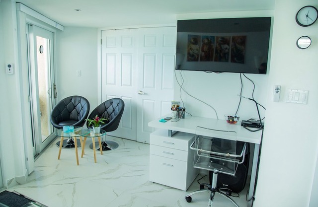 Unique Oceanfront Condo on 7-Mile-Beach. Private Balcony. Cayman Reef Resort #30