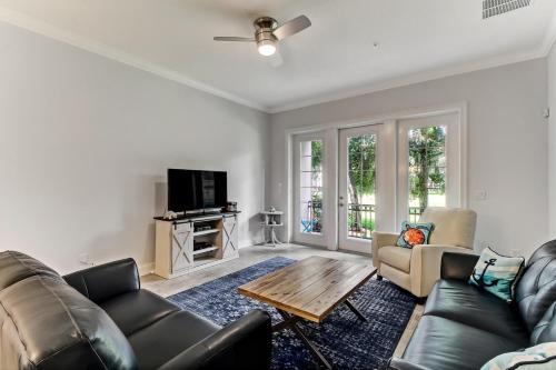 Updated Townhome near the Ocean w/Private Patio, Shared Pool, Central A/C