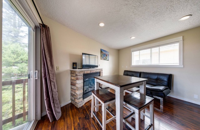 Upper Level Condo with Private Balcony & Nearby Beach Access - Dog-Friendly