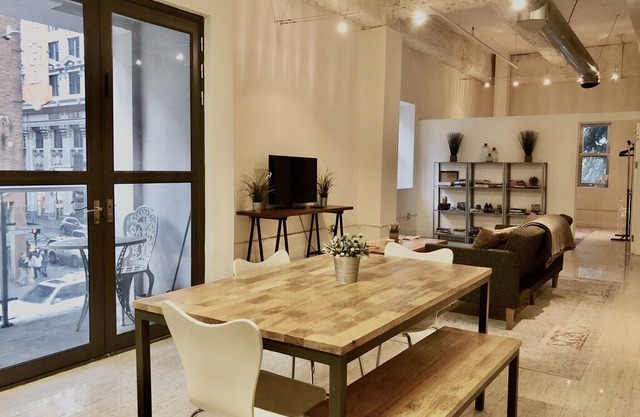 Upscale Corner Loft in Historic Core with Rooftop Pool and Loungue