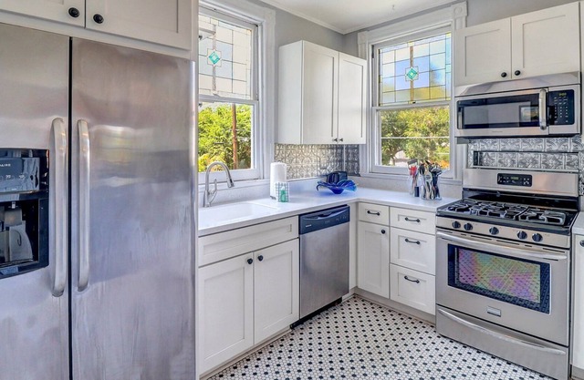 Victorian District Retreat near Forsyth Park w/ Courtyard by Lucky Savannah