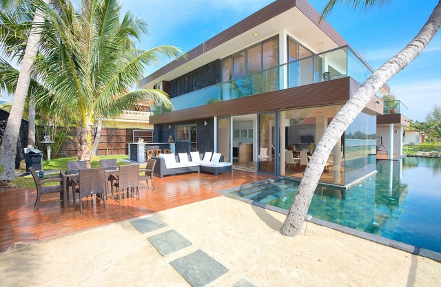 Villa U