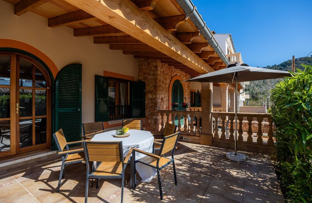 With a rooftop terrace and communal pool – Casa Sa Torre I