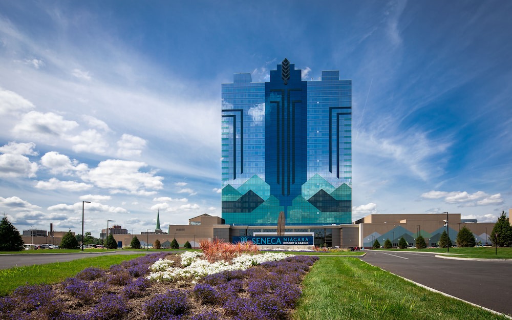 Downtown Niagara Falls Hotel | Seneca Niagara Resort & Casino
