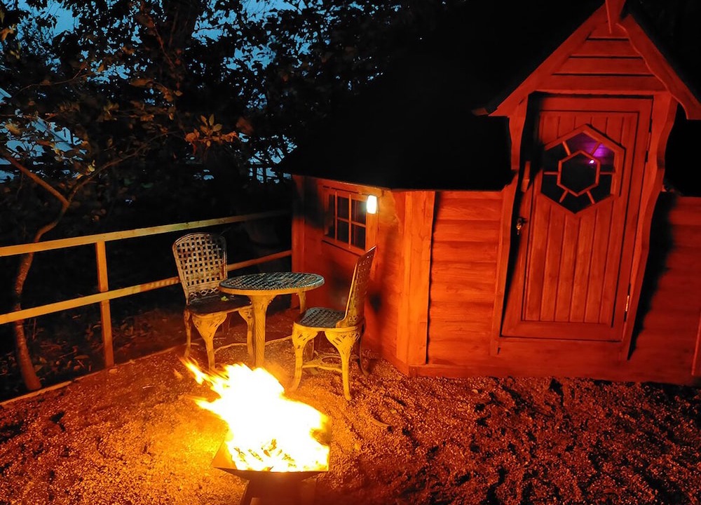 Eye Hotel | Oak Lodge Retreat