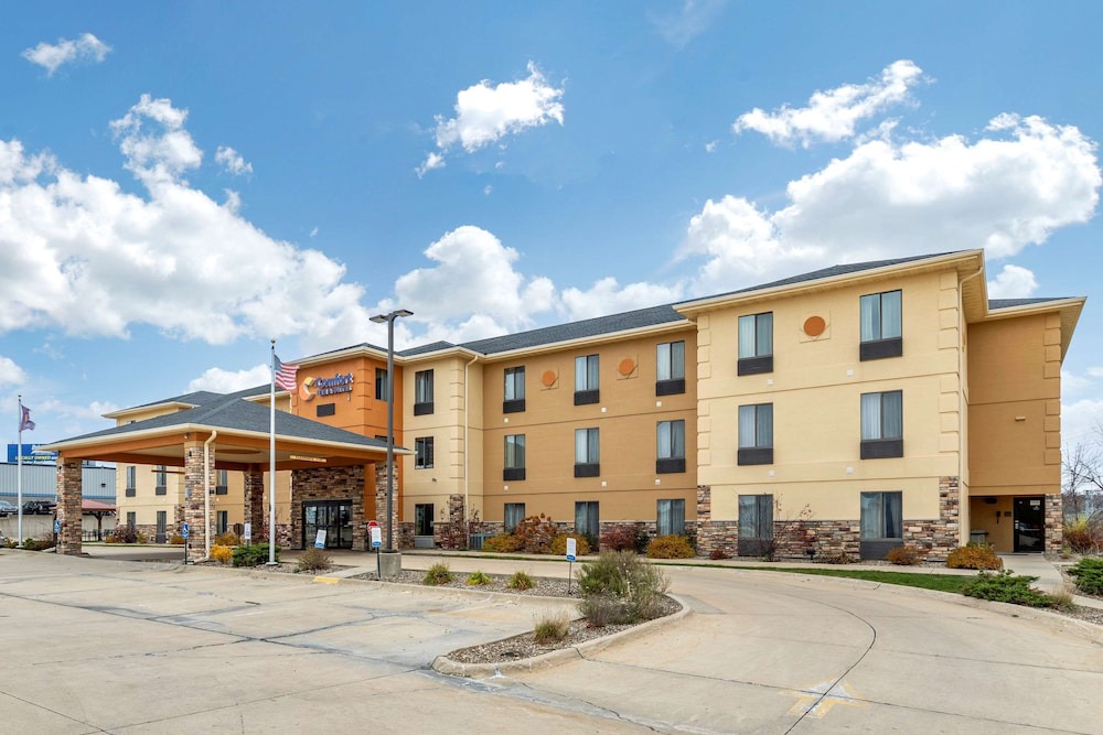 Cedar Rapids Hotel | Comfort Inn & Suites Cedar Rapids North - Collins Road