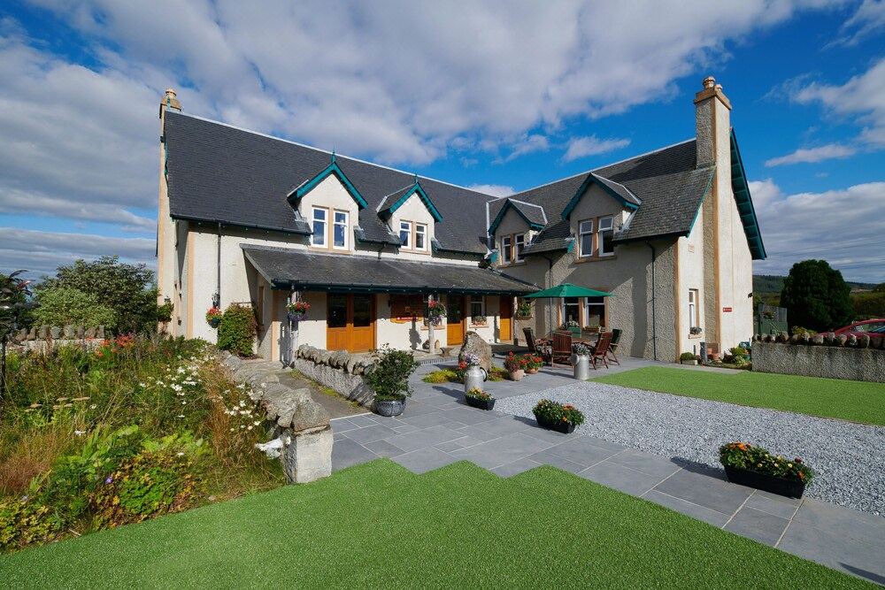 Balloch Hotel | Daviot Lodge