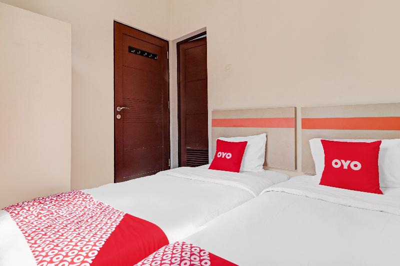Karawang Hotel | OYO 90452 Pillow Inn