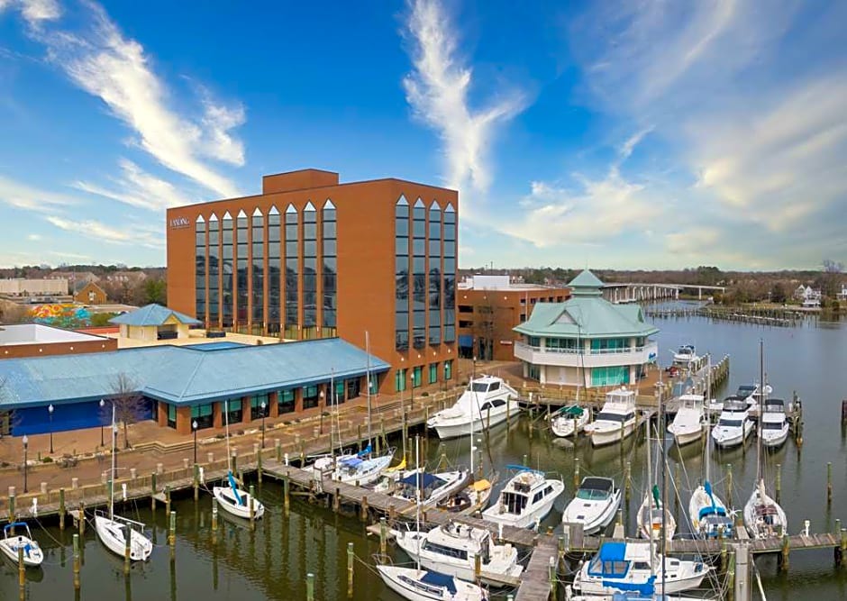 Victoria Boulevard Historic District Hotel | The Landing at Hampton Marina, Tapestry Collection by Hilton