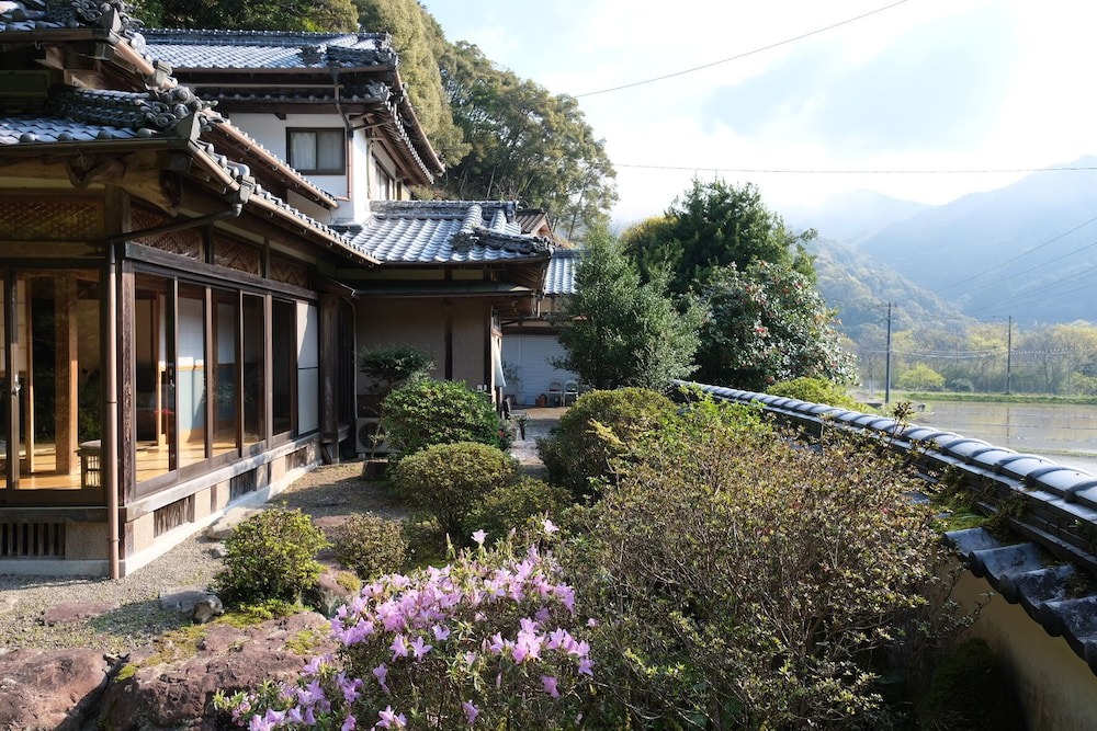 Hata-gun Hotel | Shimanto Riverside Hideaway