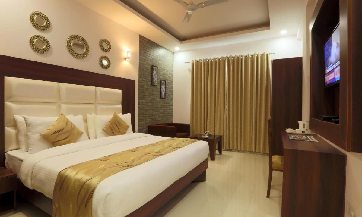 Mahipalpur Hotel | Hotel Arch -Stunning Double Room Near Aerocity New Delhi