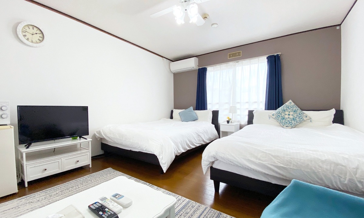 Maeganeku Hotel | Flat Peace Chair House