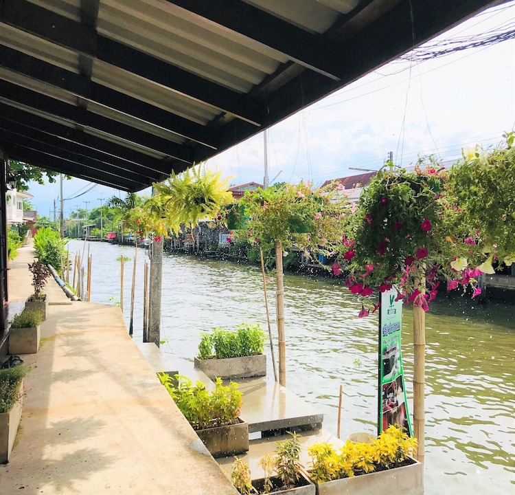Damnoen Saduak Hotel | Reuan Vilawan