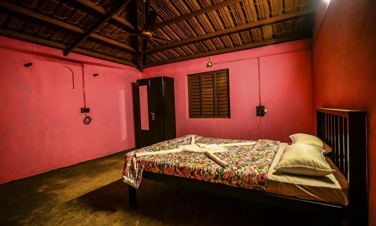 Satara Hotel | Cozy Basic Room in A Picturesque Wada 8