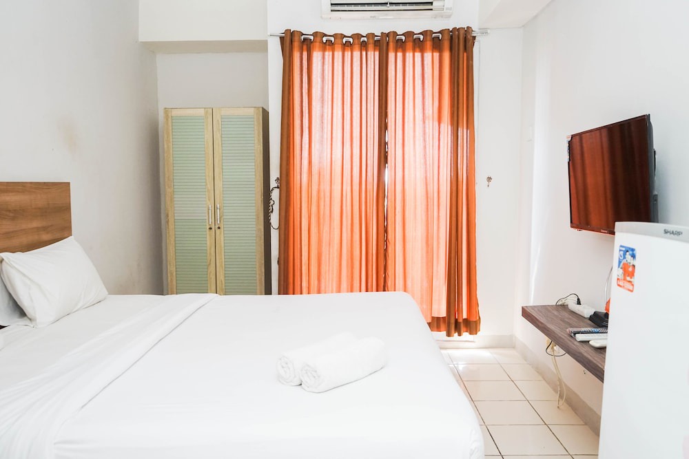 Serpong Hotel | Cozy and Simply Studio at Serpong Greenview Apartment