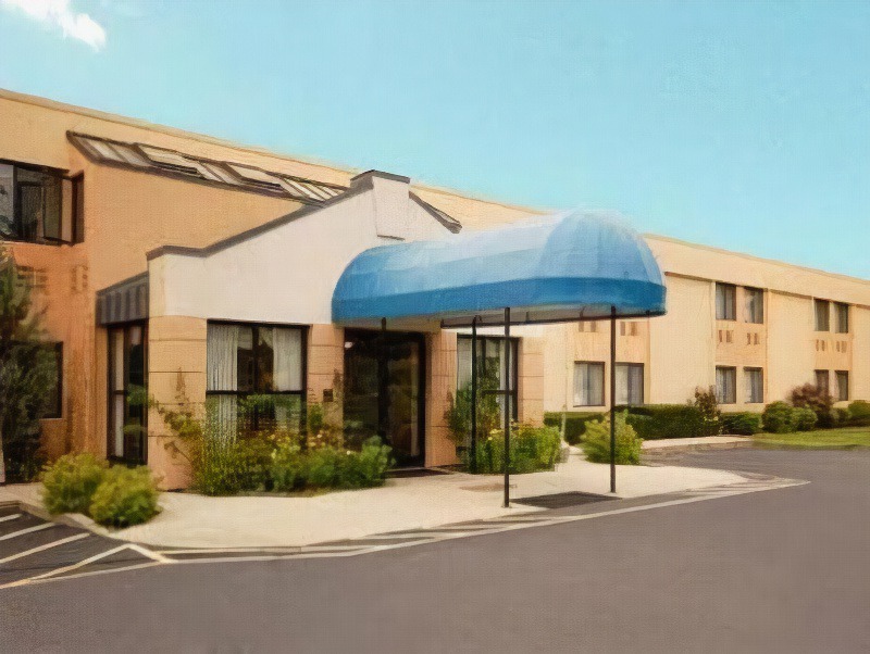 Smithfield Hotel | SureStay Plus Hotel by Best Western Smithfield