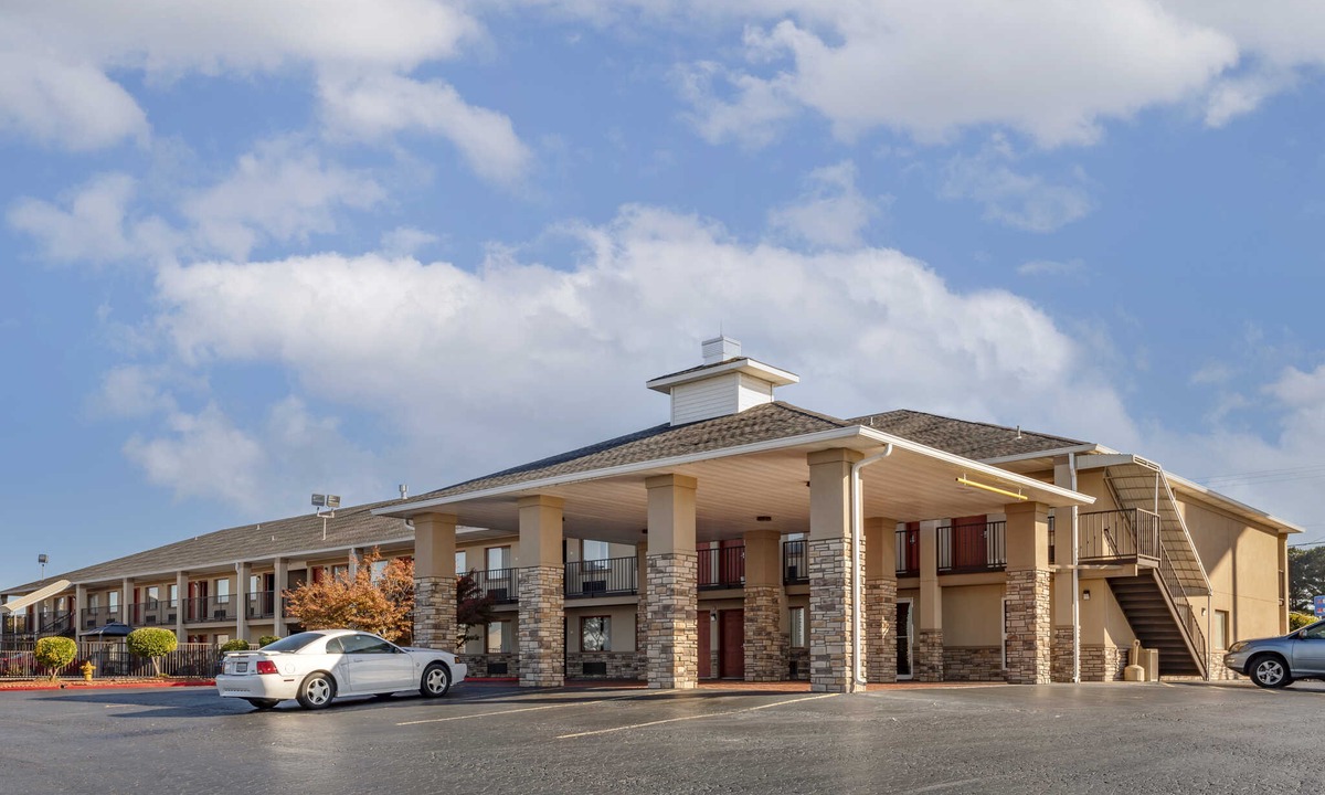 Russellville Hotel | Quality Inn Russellville I-40