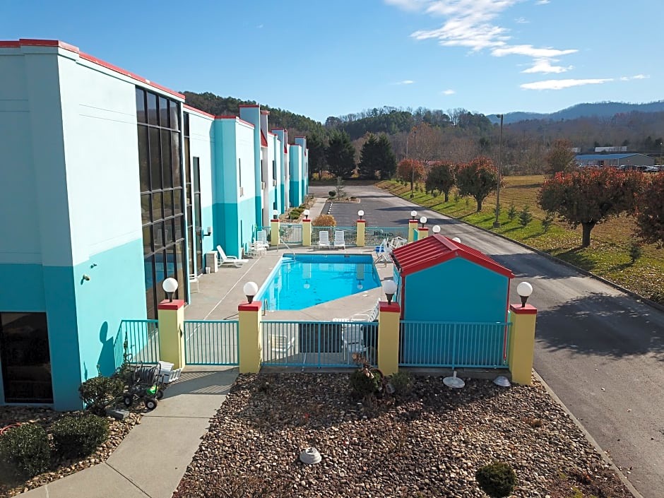 Newport Hotel | Econo Lodge