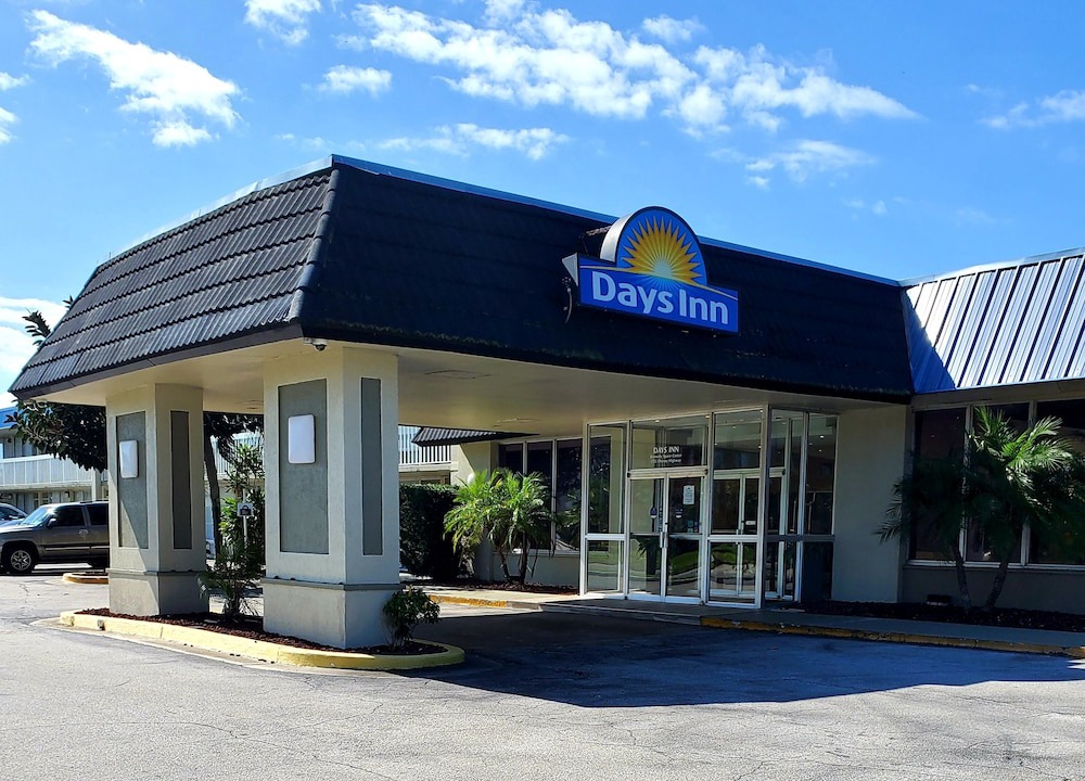 Titusville Hotel | Days Inn by Wyndham Titusville Kennedy Space Center