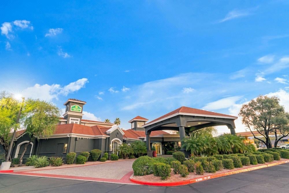 Central Scottsdale Hotel | La Quinta by Wyndham Phoenix Scottsdale