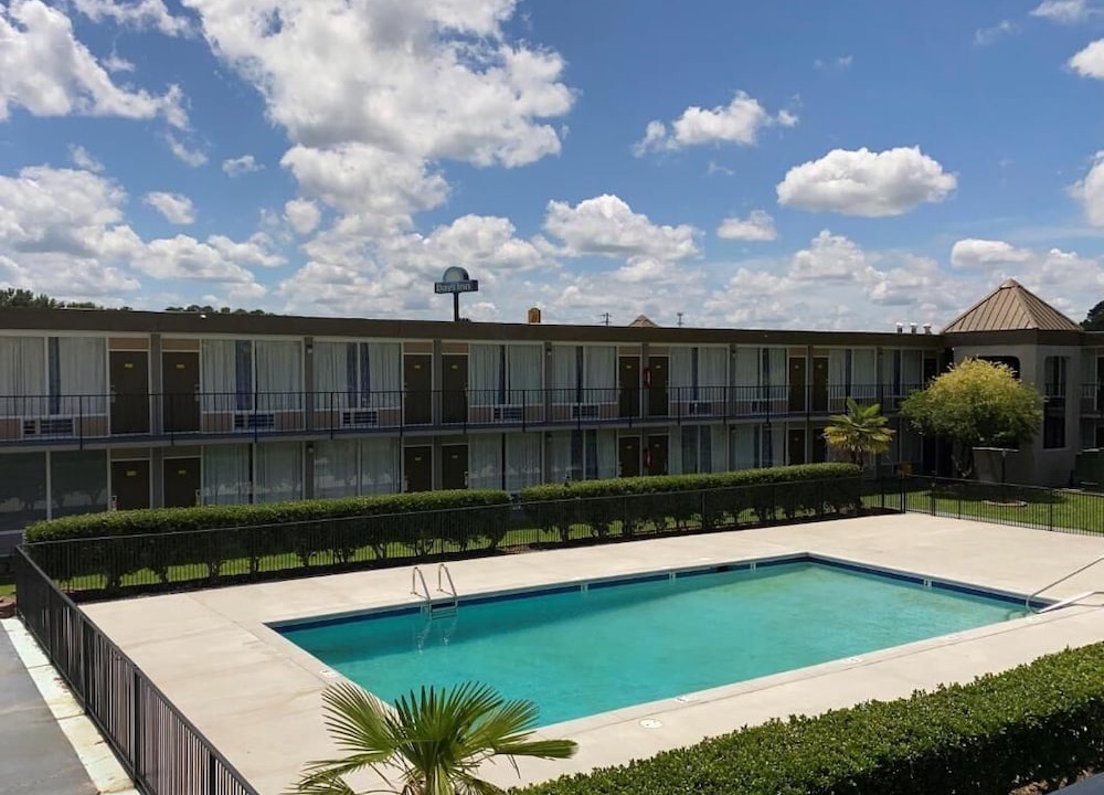Goldsboro Hotel | Days Inn by Wyndham Goldsboro