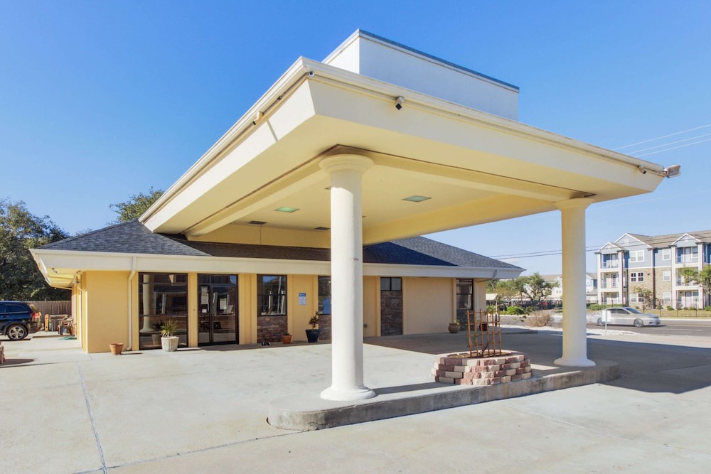 Ingleside Hotel | OYO Hotel Ingleside TX