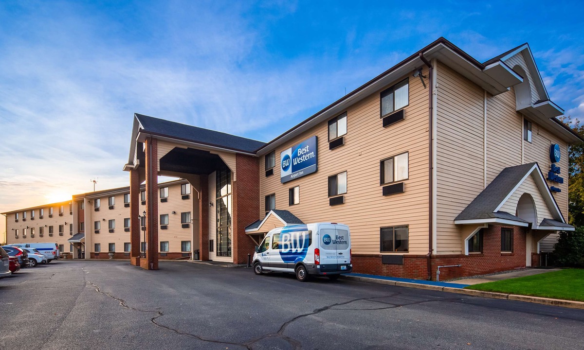 Warwick Hotel | Best Western Airport Inn Warwick
