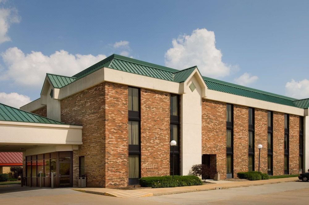 Fenton Hotel | Pear Tree Inn St. Louis Fenton