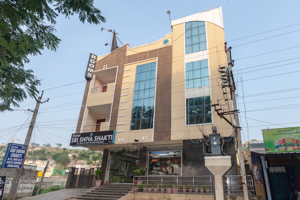 Srikalahasti Hotel | OYO 26862 Hotel Sri Shiva Shakti