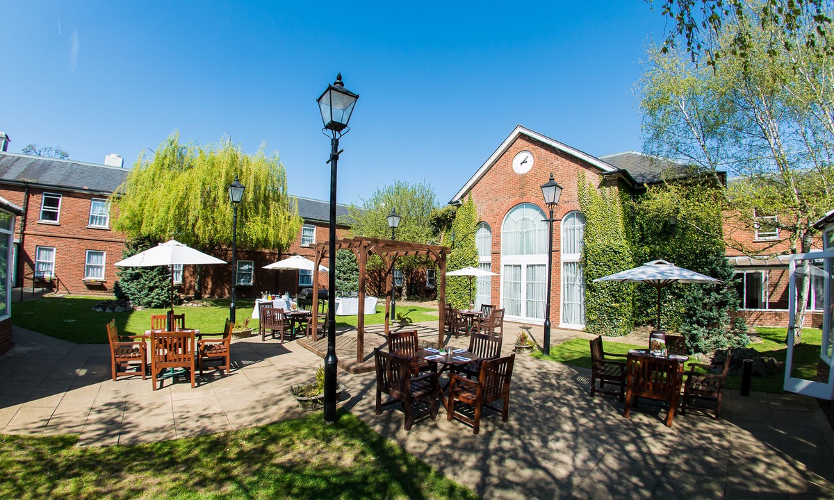 Newport Pagnell Hotel | Holiday Inn Milton Keynes East M1 Junc 14, an Ihg Hotel
