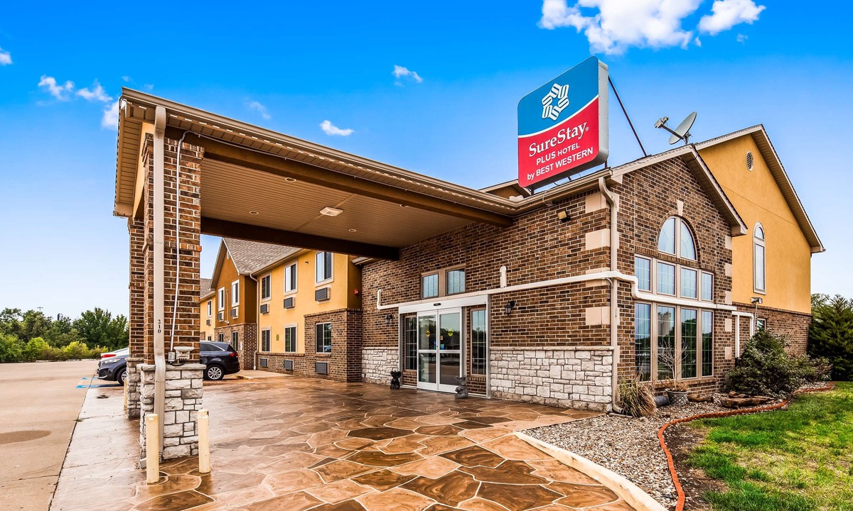 Kearney Hotel | SureStay Plus Hotel by Best Western Kearney Liberty North