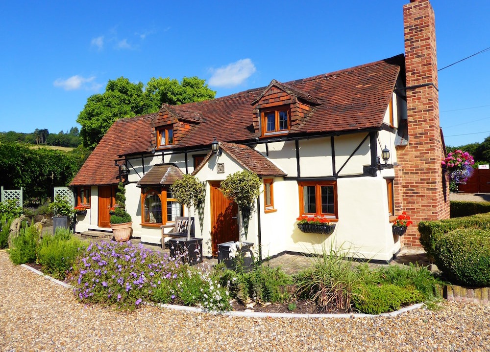 Lower Assendon Hotel | Handywater Cottage B&B