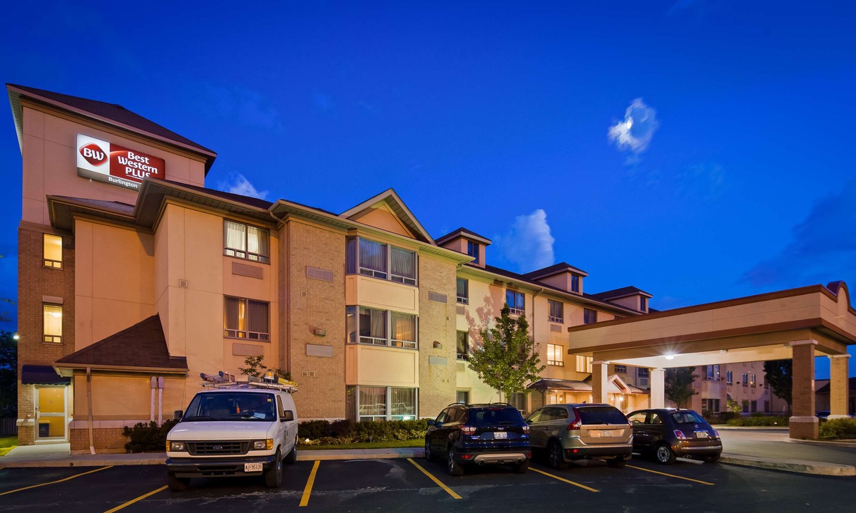 Burlington Hotel | Best Western Plus Burlington Inn & Suites