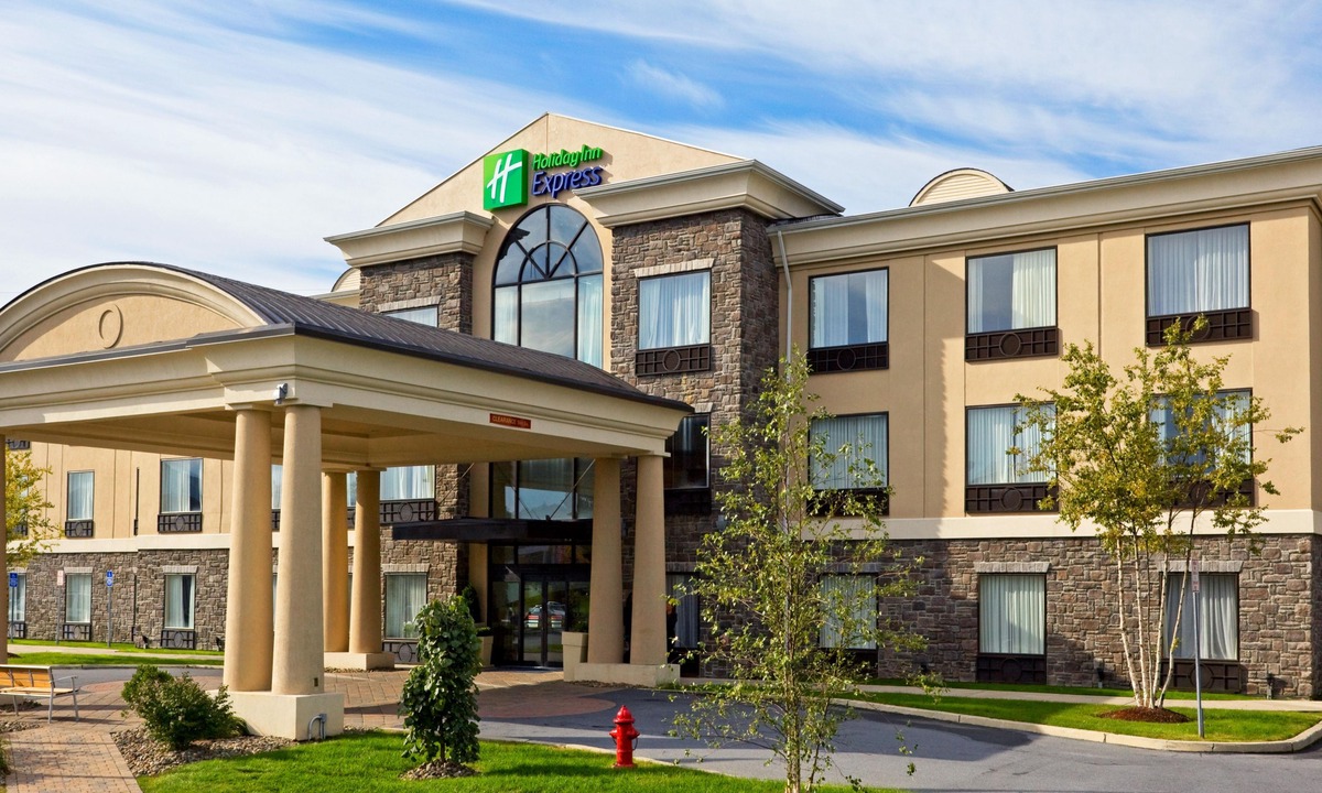 Chester Hotel | Holiday Inn Express Hotel & Suites Chester, an IHG Hotel