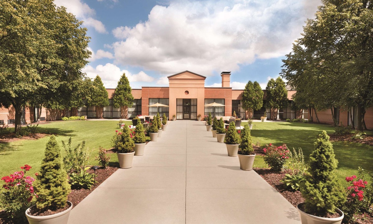 Brookfield Hotel | DoubleTree by Hilton Milwaukee/Brookfield