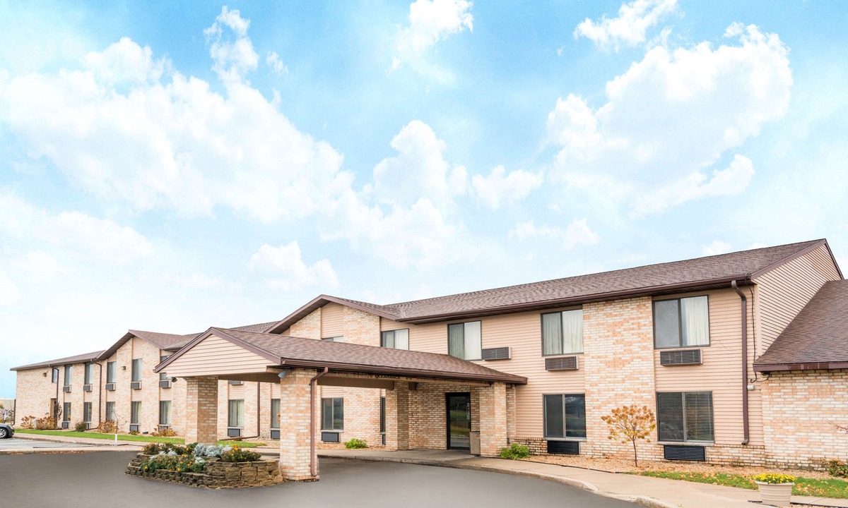 Black River Falls Hotel | Days Inn by Wyndham Black River Falls I-94 on Atv Trail