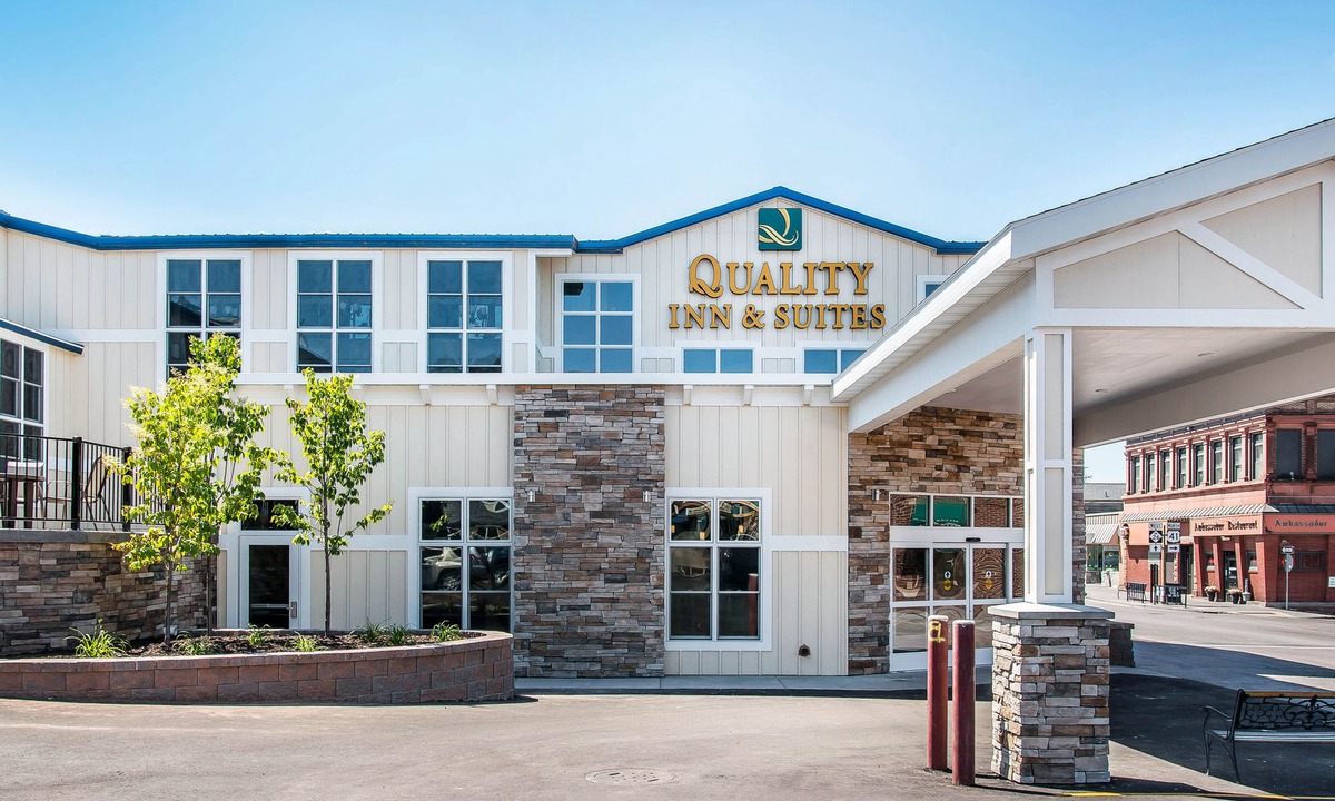 Houghton Hotel | Quality Inn & Suites Houghton