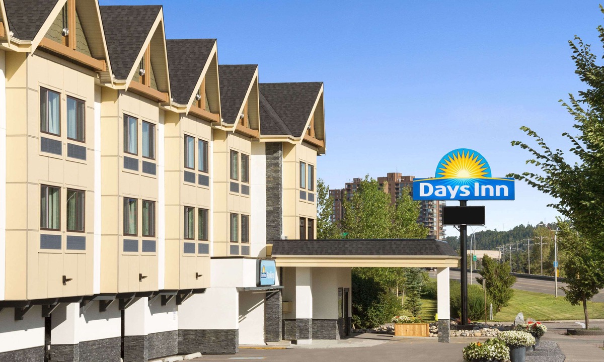 Montgomery Hotel | Days Inn by Wyndham Calgary Northwest