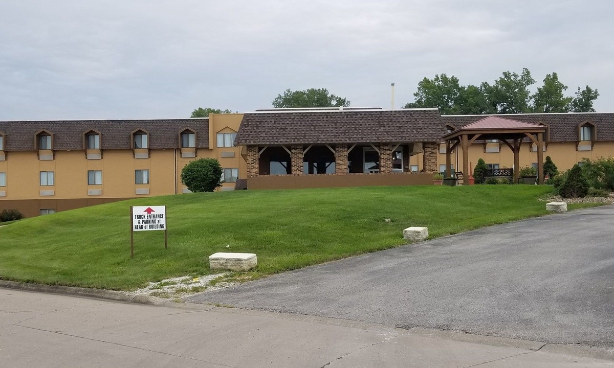 Washington Hotel | Hometown Inn & Suites