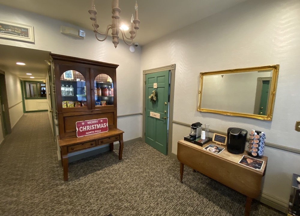 Lee Hotel | Chambery Inn