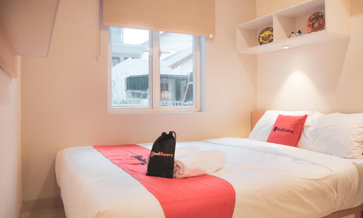 Pasar Manggis Hotel | RedDoorz Plus Near Manggarai Station 3