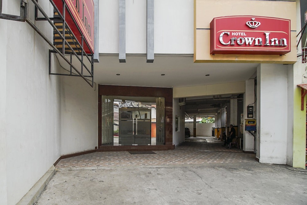 Makassar Hotel | RedDoorz Plus @ Karebosi Area 2