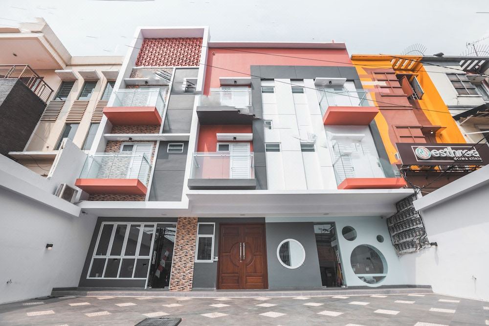 Tanjung Duren Utara Hotel | OYO 1487 Residence Khoe