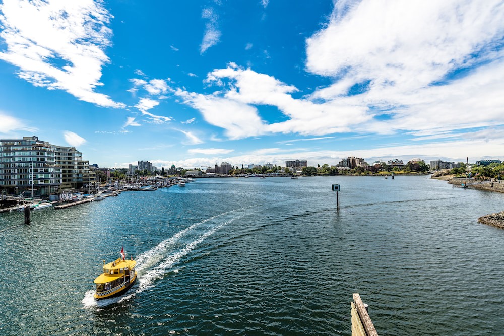 Inner Harbour Hotel | Victoria Regent Waterfront Hotel & Suites
