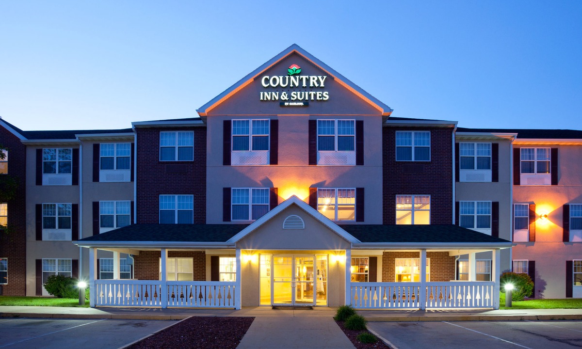 Dubuque Hotel | Country Inn & Suites by Radisson, Dubuque, IA