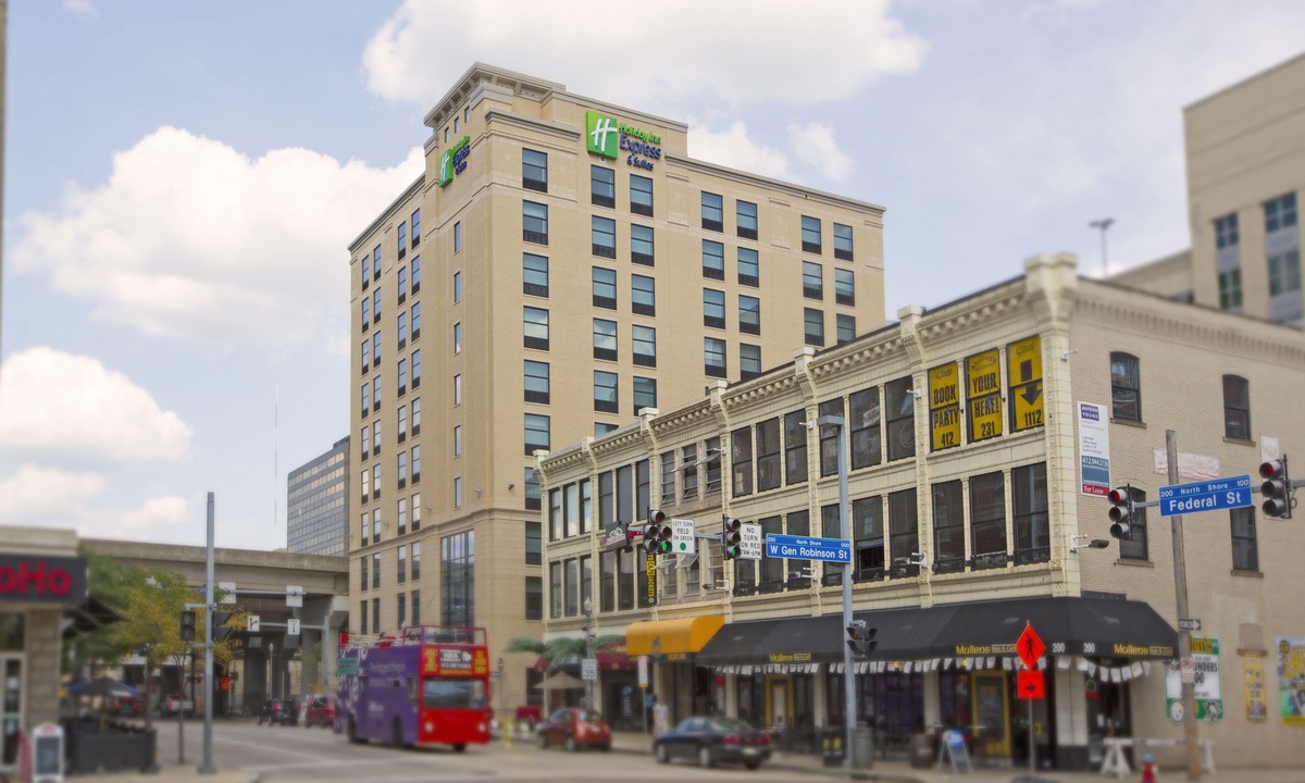 North Shore Hotel | Holiday Inn Express & Suites Pittsburgh North Shore, an IHG Hotel