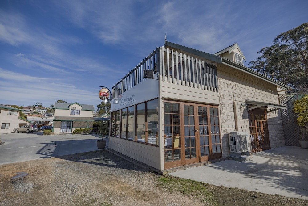 St Helens Hotel | Queechy Motel