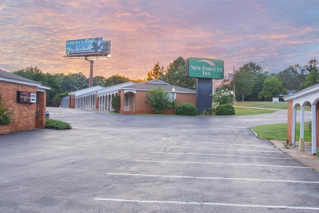 Forsyth Hotel | Americas Best Value Inn & Suites Forsyth