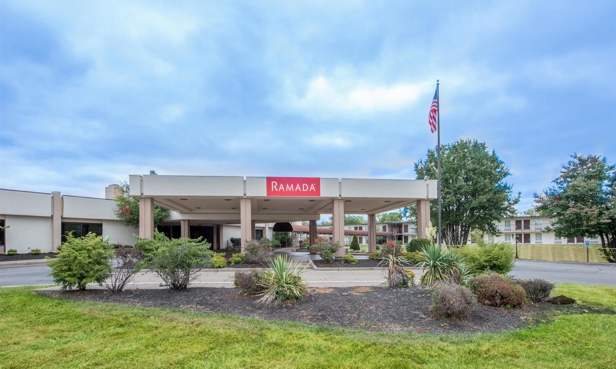 Louisville Hotel | Ramada by Wyndham Louisville North